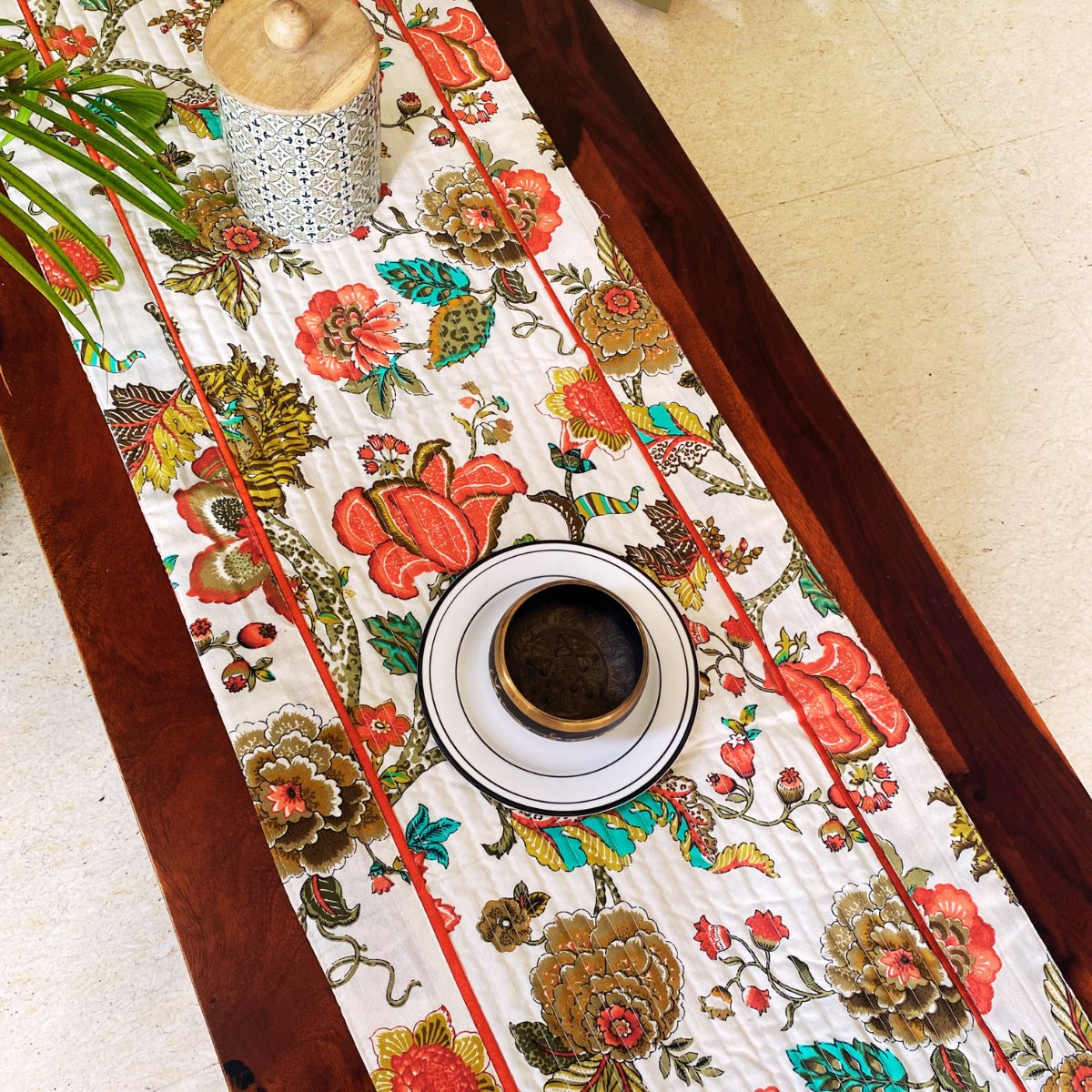 Dahlia Garden Print Table Runner, 100% cotton, 15" x 72" - Coral Slub -